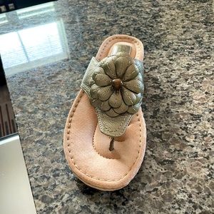 Stylish Clark sandals with cute flower design